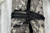Reversible Cotton Lined Tarot Wrap/ Skull Tarot Wrap / Tarot Supplies / Tarot Deck Storage / Tarot Cloth / Tarot Supplies / Altar