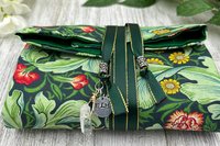 Reversible Silk Lined Tarot Wrap/ William Morris Tarot Wrap / Tarot Supplies / Tarot Deck Storage / Tarot Cloth / Tarot Supplies / Altar