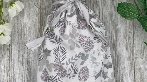 Winter Leaves Tarot Bag/ Custom Tarot Pouch/ Keepsake Bag / Drawstring Bag / Oracle Bag / Crystal Bag / Tarot Pouch / Cosmetic Bag