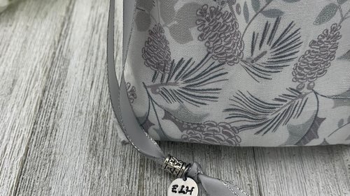 Winter Leaves Tarot Bag/ Custom Tarot Pouch/ Keepsake Bag / Drawstring Bag / Oracle Bag / Crystal Bag / Tarot Pouch / Cosmetic Bag
