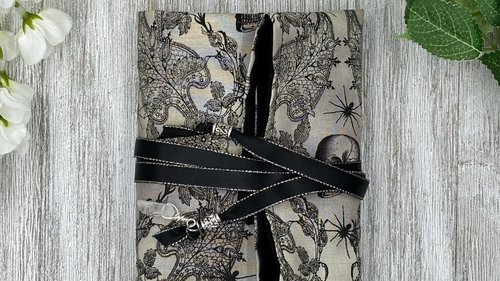 Reversible Cotton Lined Tarot Wrap/ Skull Tarot Wrap / Tarot Supplies / Tarot Deck Storage / Tarot Cloth / Tarot Supplies / Altar