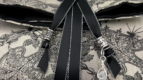 Reversible Cotton Lined Tarot Wrap/ Skull Tarot Wrap / Tarot Supplies / Tarot Deck Storage / Tarot Cloth / Tarot Supplies / Altar