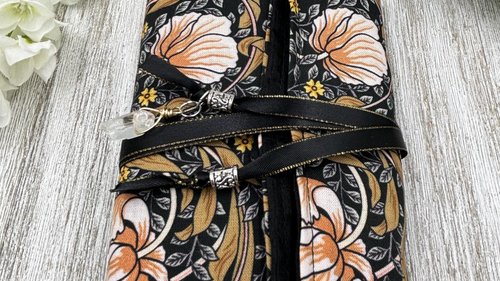 Reversible Silk Lined Tarot Wrap/ William Morris Tarot Wrap / Tarot Supplies / Tarot Deck Storage / Tarot Cloth / Tarot Supplies / Altar