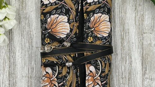 Reversible Silk Lined Tarot Wrap/ William Morris Tarot Wrap / Tarot Supplies / Tarot Deck Storage / Tarot Cloth / Tarot Supplies / Altar