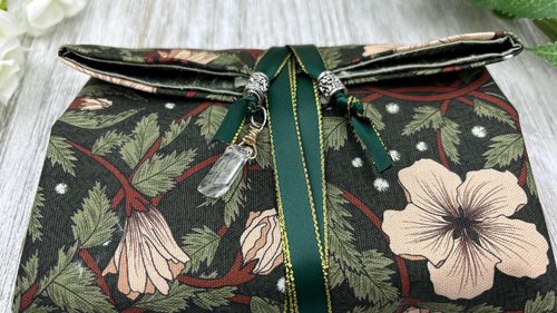 Reversible Silk Lined Tarot Wrap/ William Morris Tarot Wrap / Tarot Supplies / Tarot Deck Storage / Tarot Cloth / Tarot Supplies / Altar