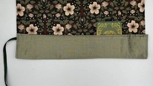 Reversible Silk Lined Tarot Wrap/ William Morris Tarot Wrap / Tarot Supplies / Tarot Deck Storage / Tarot Cloth / Tarot Supplies / Altar