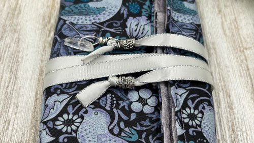 Reversible Silk Lined Tarot Wrap/ William Morris Tarot Wrap / Tarot Supplies / Tarot Deck Storage / Tarot Cloth / Tarot Supplies / Altar