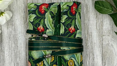Reversible Silk Lined Tarot Wrap/ William Morris Tarot Wrap / Tarot Supplies / Tarot Deck Storage / Tarot Cloth / Tarot Supplies / Altar