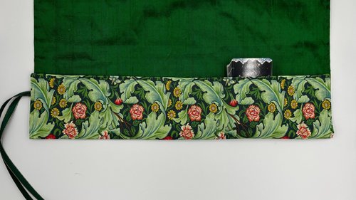 Reversible Silk Lined Tarot Wrap/ William Morris Tarot Wrap / Tarot Supplies / Tarot Deck Storage / Tarot Cloth / Tarot Supplies / Altar