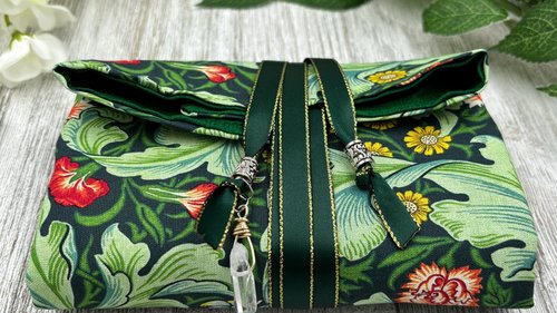 Reversible Silk Lined Tarot Wrap/ William Morris Tarot Wrap / Tarot Supplies / Tarot Deck Storage / Tarot Cloth / Tarot Supplies / Altar