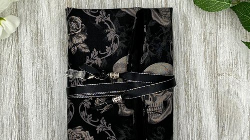 Reversible Cotton Lined Tarot Wrap/ Witchy Skull Tarot Wrap / Tarot Supplies / Tarot Deck Storage / Tarot Cloth / Tarot Supplies / Altar