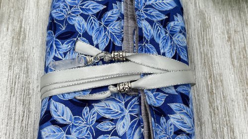 Reversible Silk Lined Tarot Wrap/ Leaves Tarot Wrap / Tarot Supplies / Tarot Deck Storage / Tarot Cloth / Tarot Supplies / Altar