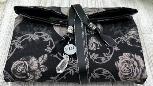 Reversible Cotton Lined Tarot Wrap/ Witchy Skull Tarot Wrap / Tarot Supplies / Tarot Deck Storage / Tarot Cloth / Tarot Supplies / Altar