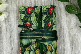 Reversible Silk Lined Tarot Wrap/ William Morris Tarot Wrap / Tarot Supplies / Tarot Deck Storage / Tarot Cloth / Tarot Supplies / Altar
